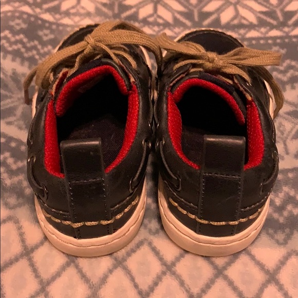 5 for $25 ❤️ OshKosh B’gosh boat shoes!! - Picture 2 of 4
